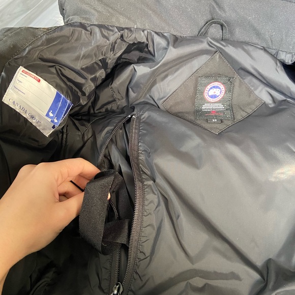 CANADA GOOSE WITH REAL FOX FUR - Picture 5 of 10